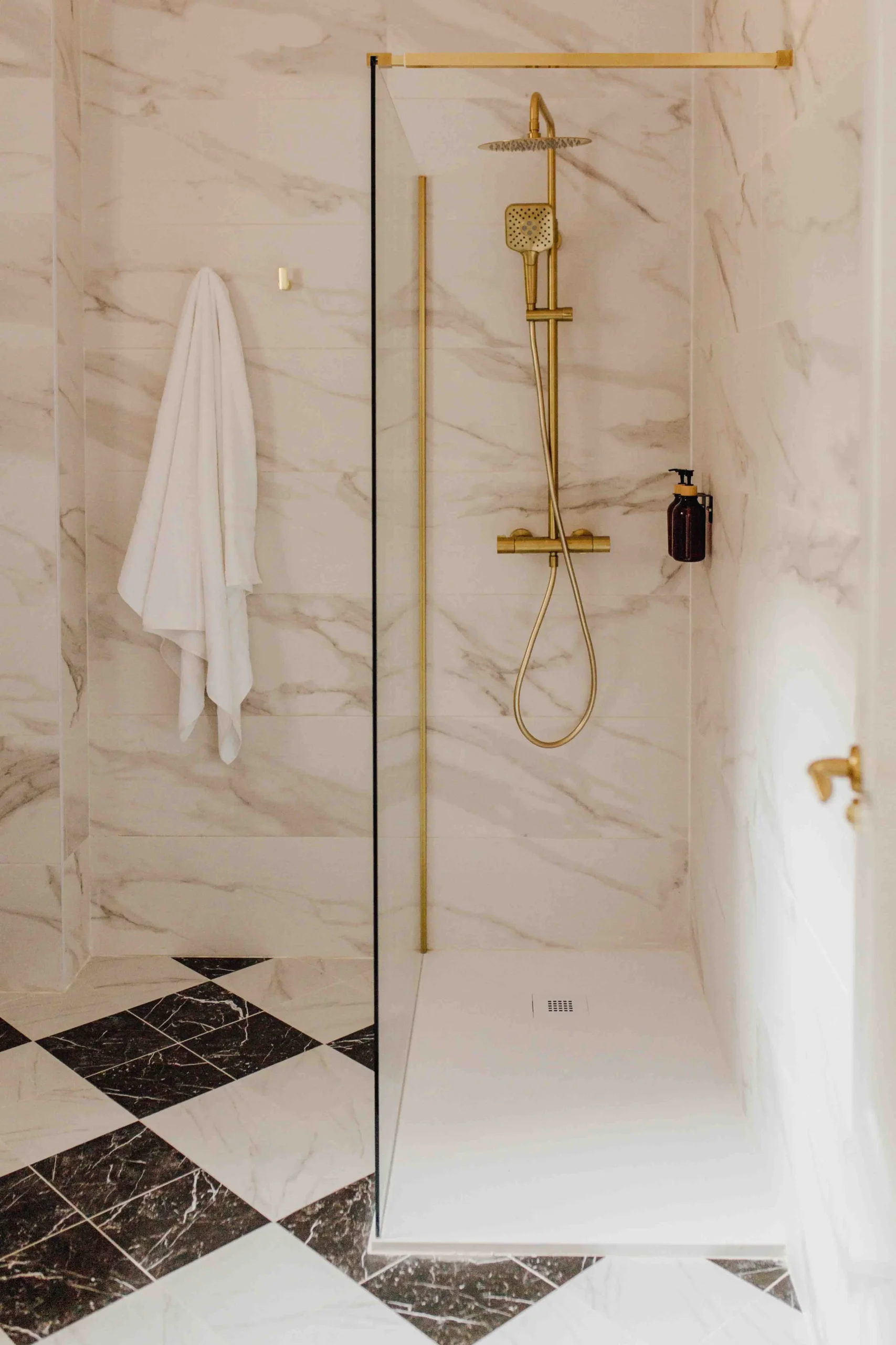Baño completo del Apartamento Oyambre en Santander
